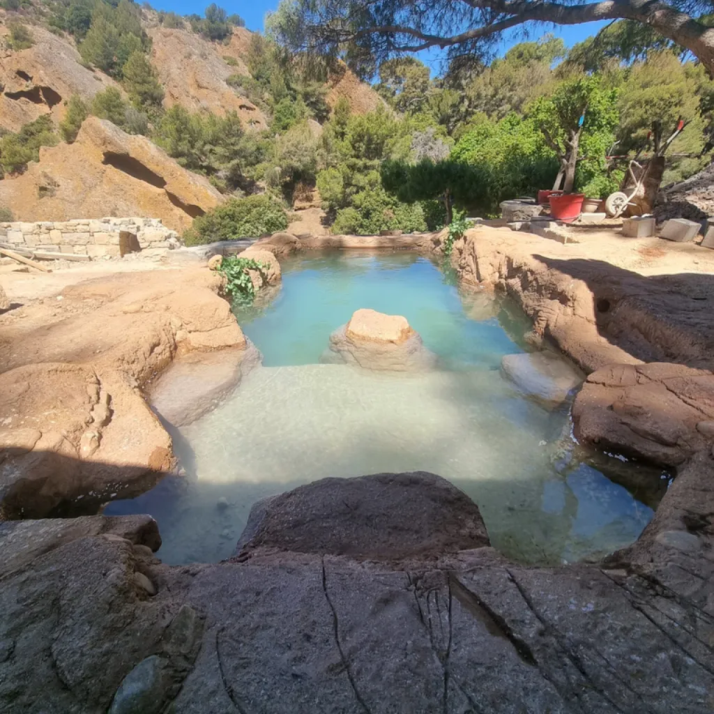 faux rocher autour d'une piscine une fois terminé