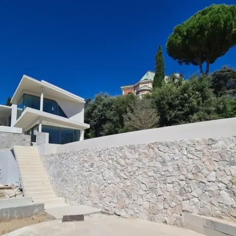 façade en parement en pierre à Mont Boron sur le Cap de Nice